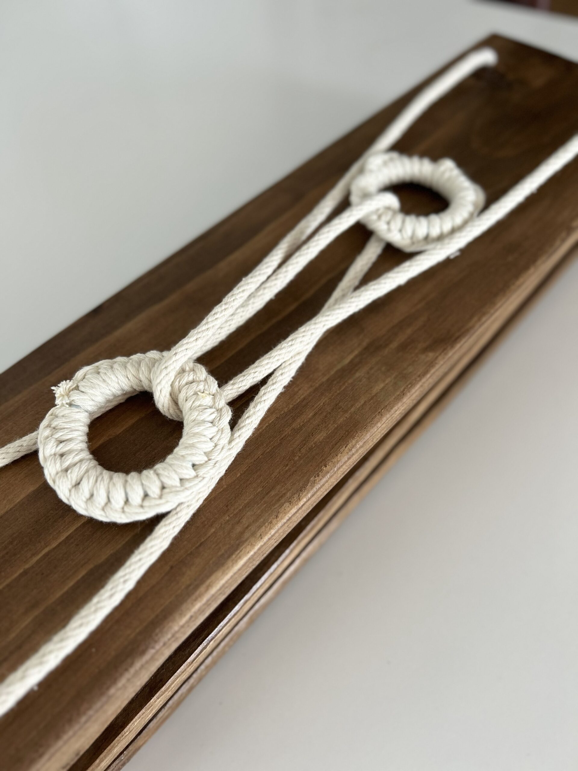 etagere murale en bois brun