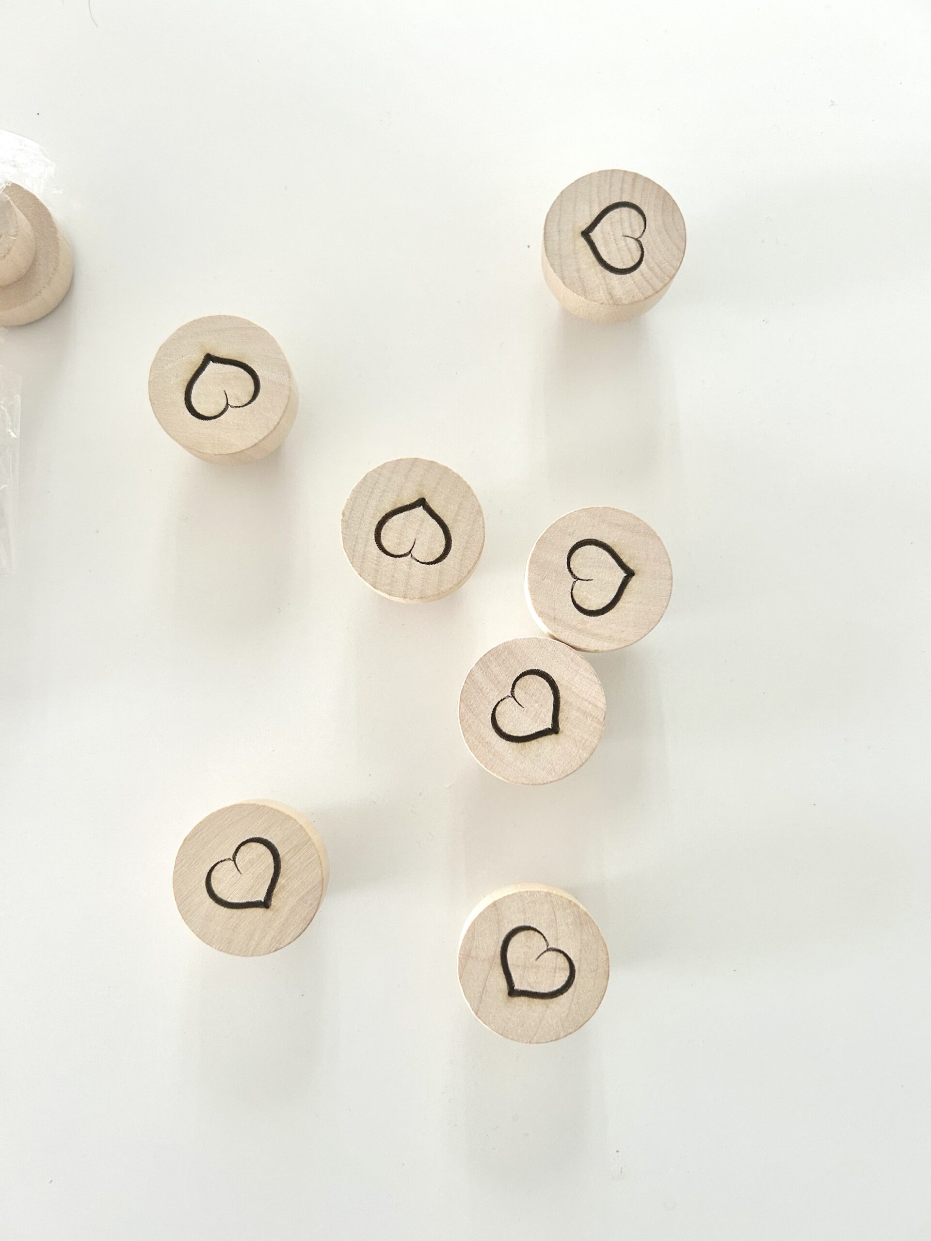 Boutons de tiroir en bois - Coeur gravé – Image 4