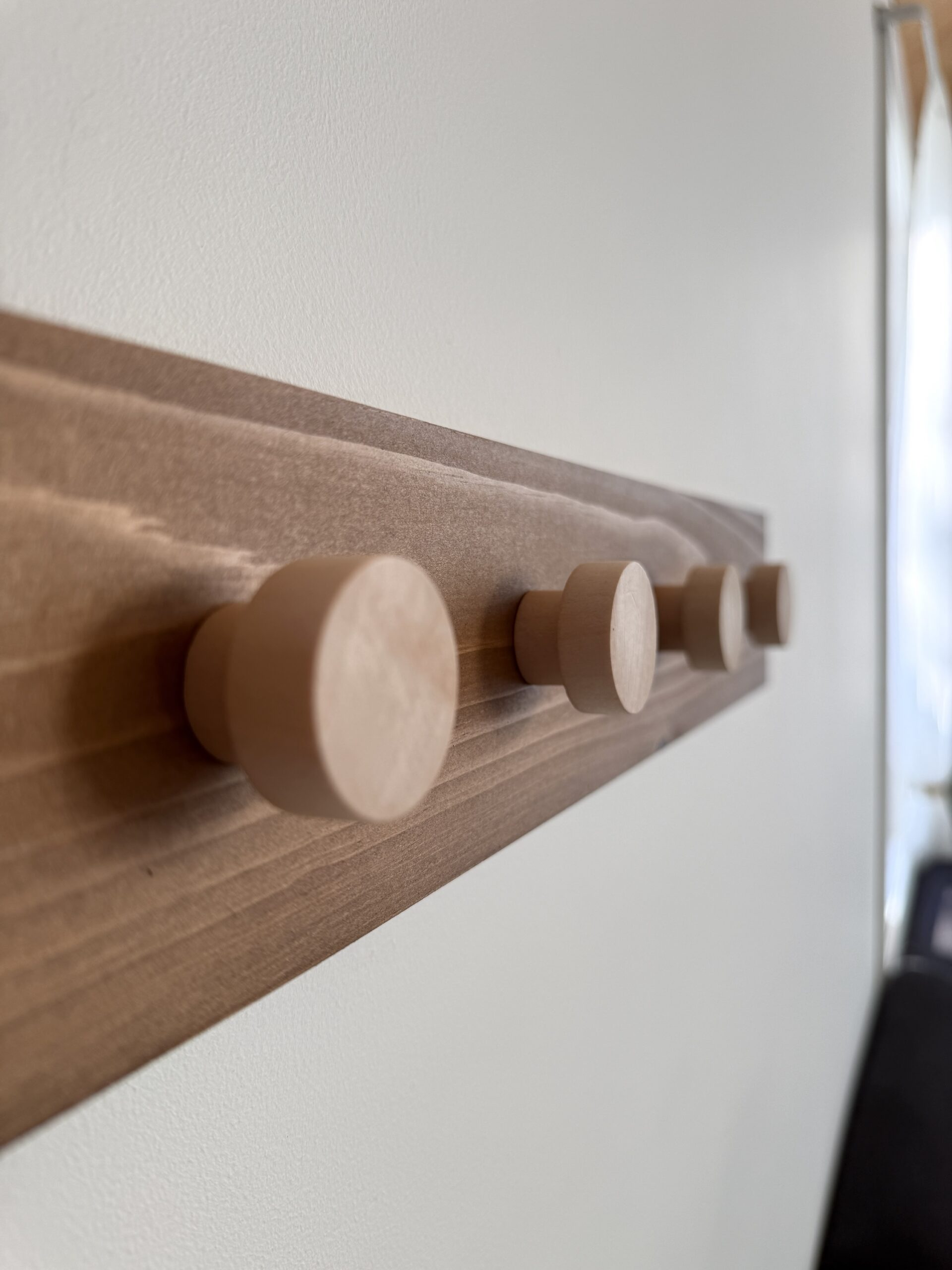 Crochet mural en bois - Signature – Image 6