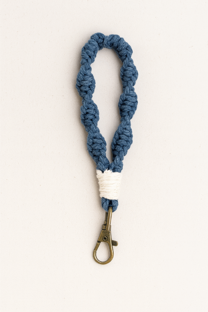 Porte-clés en macramé ( Marine )