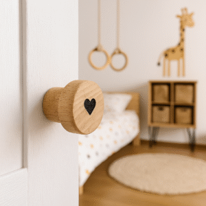poignee en bois motif de coeur