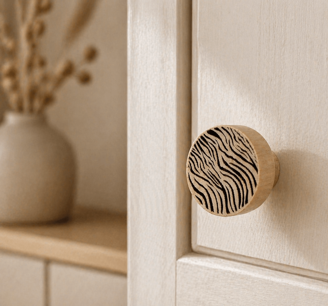bouton de tiroir en bois avec motif